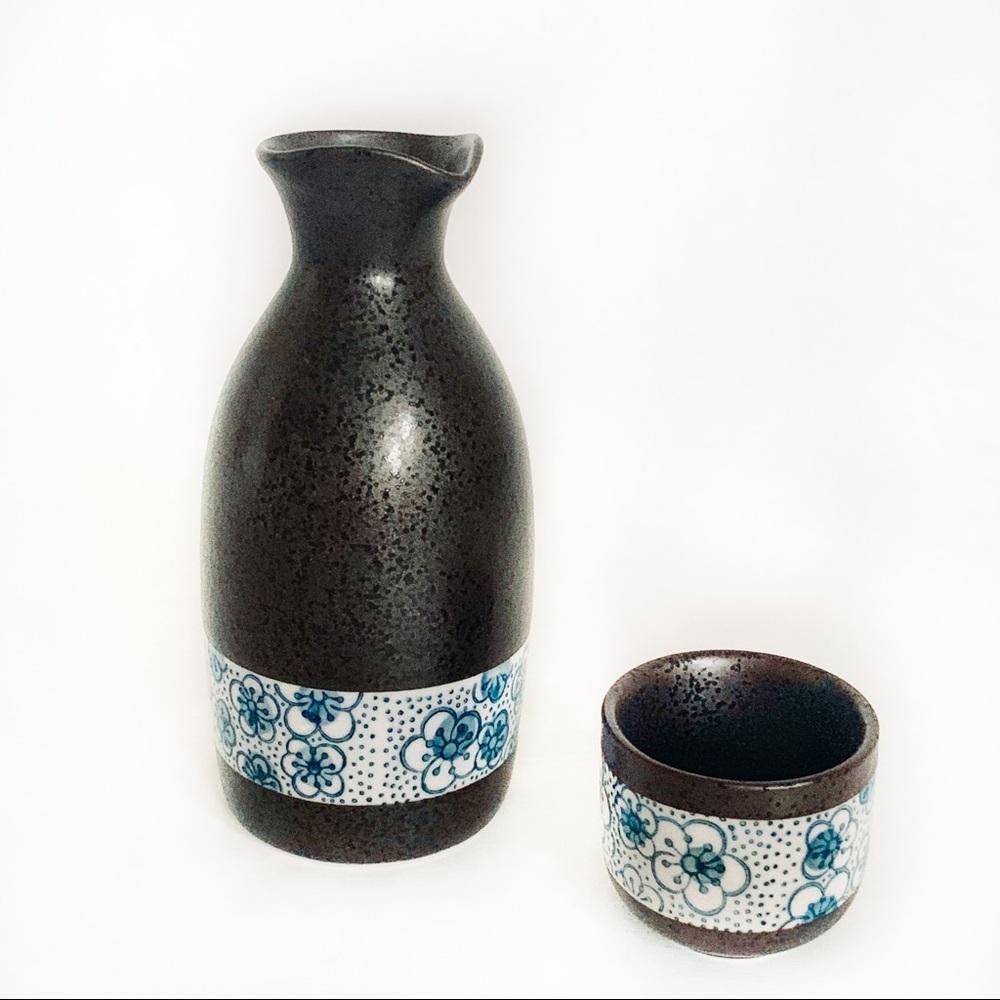 Sake Decanter/Jar with Drinking Cup